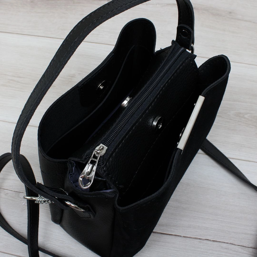 Жіноча сумка чорна з еко-шкіри та натуральної замші